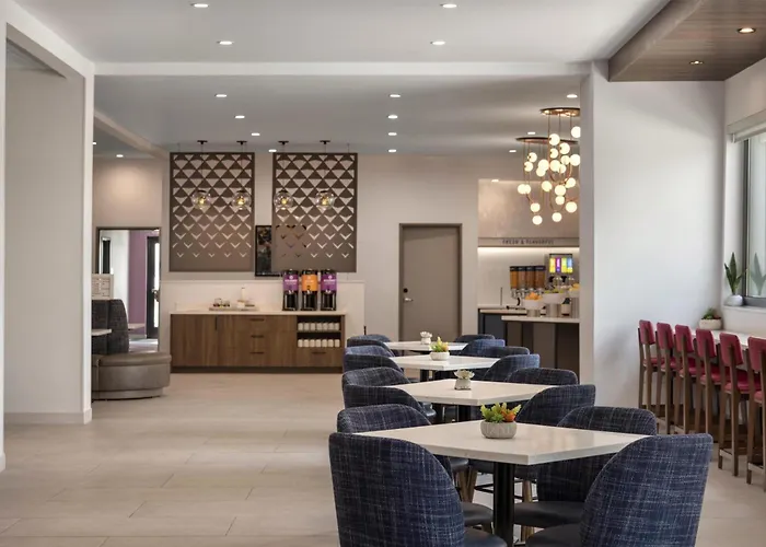 Home2 By Hilton Worth Worth 3*